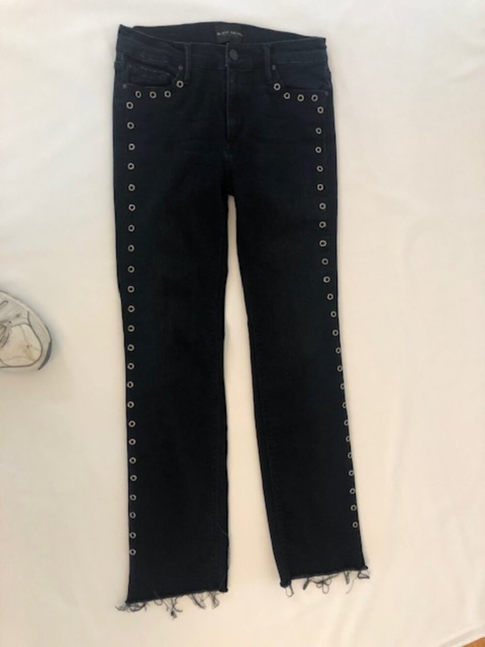 BLACK ORCHID LOS ANGELES SIZE 26 JEANS DARK DENIM JEANS, FRINGE, CROPPED, ACCENT